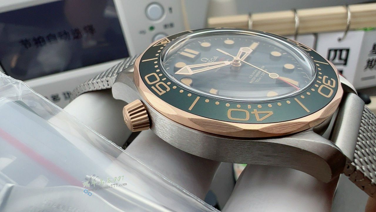 VS Omega   bronze gold  Green 007 No Time to Die   Seamaster 300 super  replica  watch210.90.42.20.10.001 watches  / VS827
