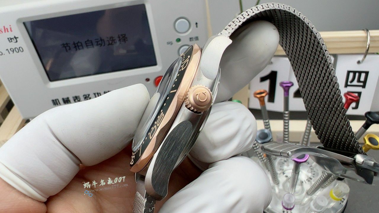 VS Omega   bronze gold  Green 007 No Time to Die   Seamaster 300 super  replica  watch210.90.42.20.10.001 watches  / VS827