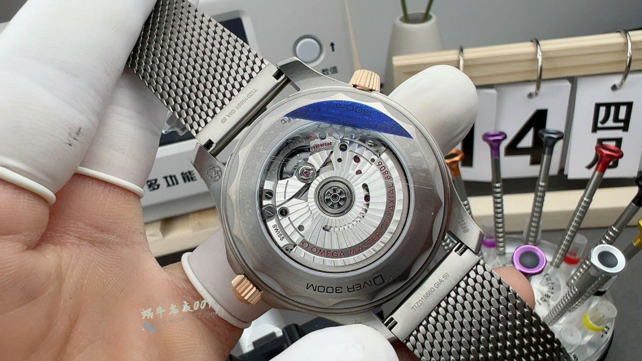 VS Omega   bronze gold  Green 007 No Time to Die   Seamaster 300 super  replica  watch210.90.42.20.10.001 watches  / VS827