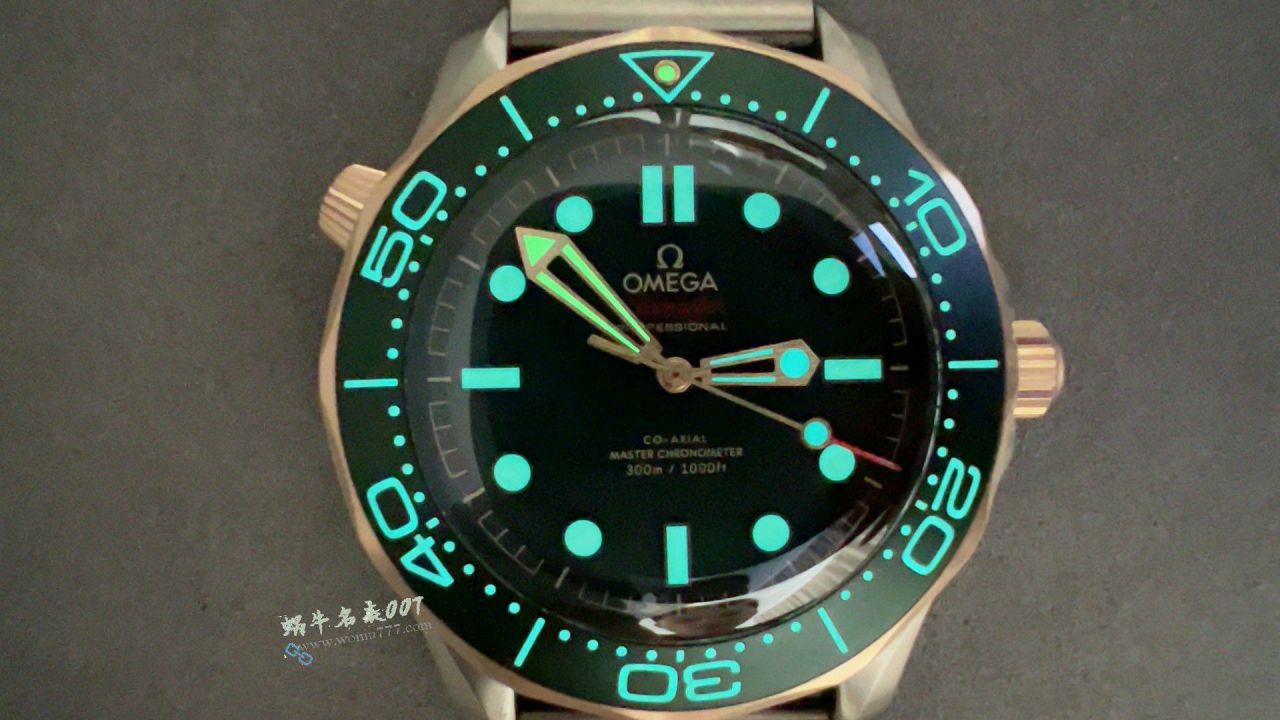 VS Omega   bronze gold  Green 007 No Time to Die   Seamaster 300 super  replica  watch210.90.42.20.10.001 watches  / VS827