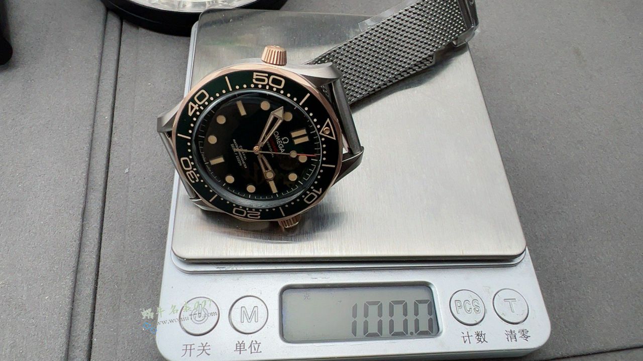 VS Omega   bronze gold  Green 007 No Time to Die   Seamaster 300 super  replica  watch210.90.42.20.10.001 watches  / VS827