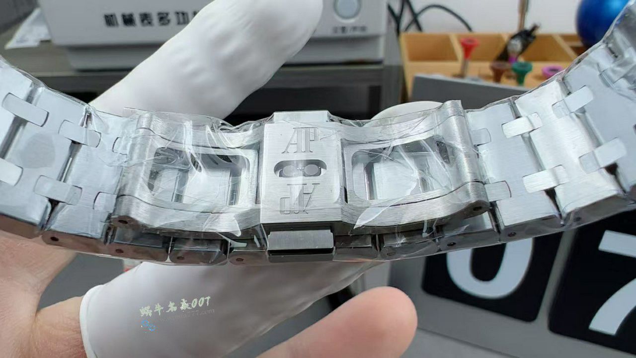 THB Audemars Piguet Royal Oak 100% replica  watch 15407BC.GG.1224BC.01 watches  / AP312