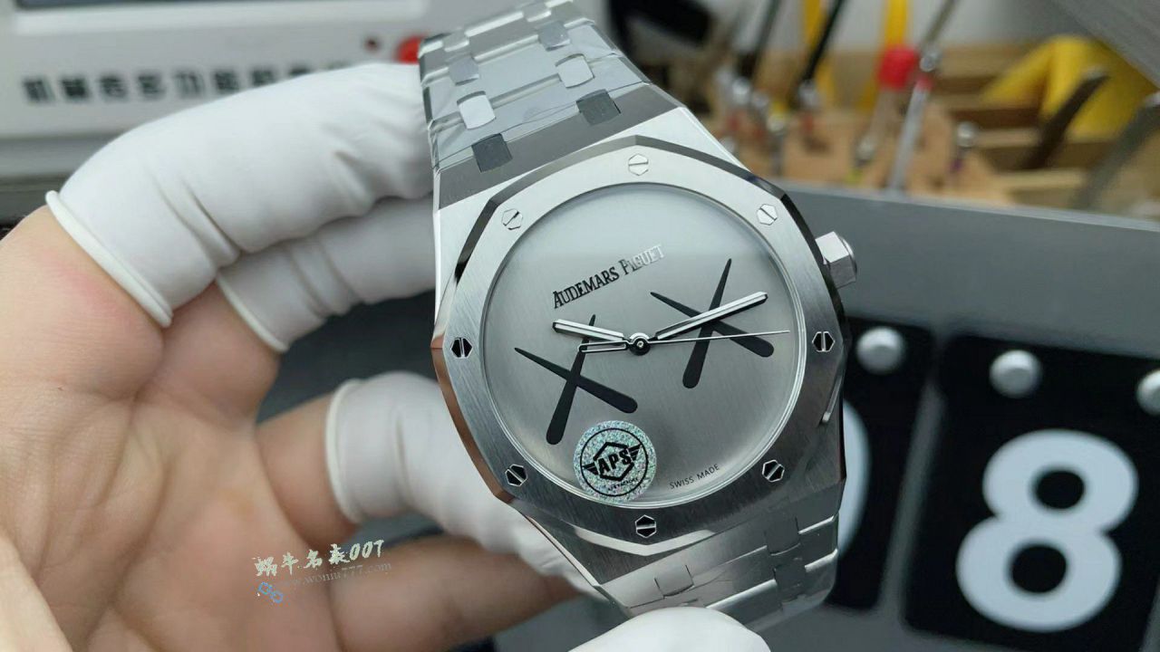 APS Factory  Audemars Piguet Audemars Piguet Collaboration kaws 的 new product 15500 / AP315