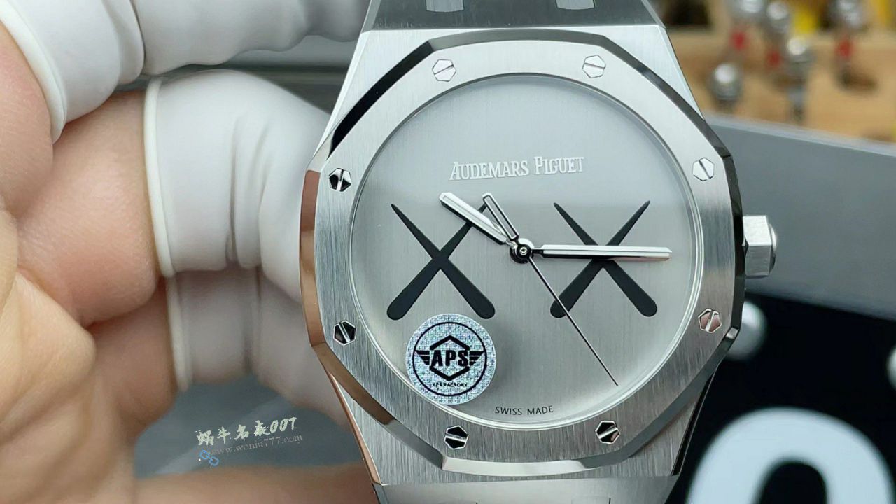 APS Factory  Audemars Piguet Audemars Piguet Collaboration kaws 的 new product 15500 / AP315