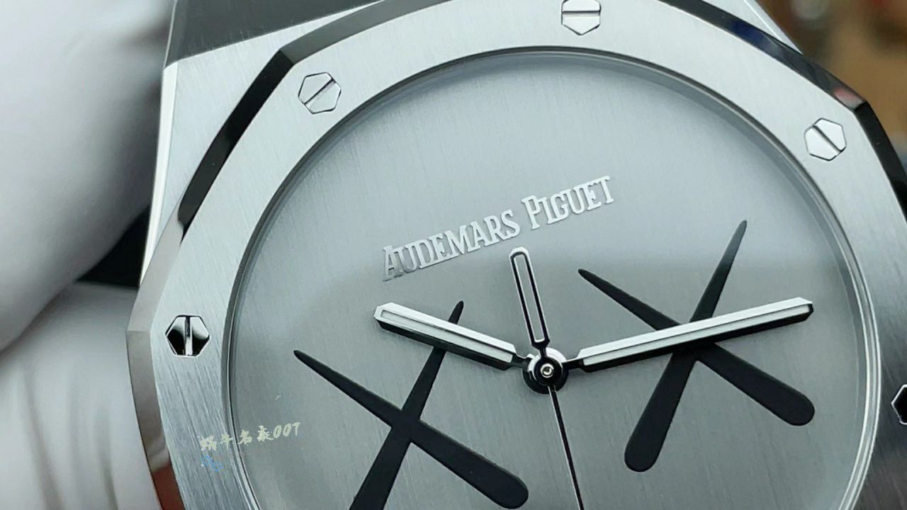 APS Factory  Audemars Piguet Audemars Piguet Collaboration kaws 的 new product 15500 / AP315