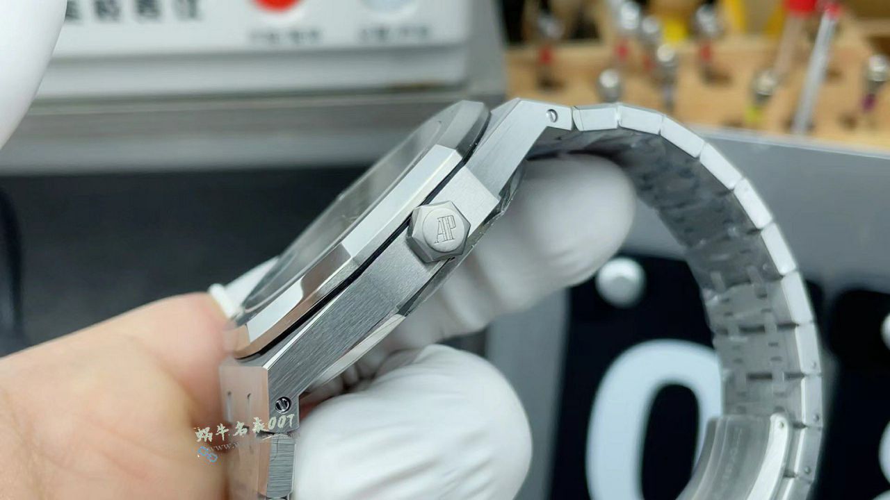 APS Factory  Audemars Piguet Audemars Piguet Collaboration kaws 的 new product 15500 / AP315