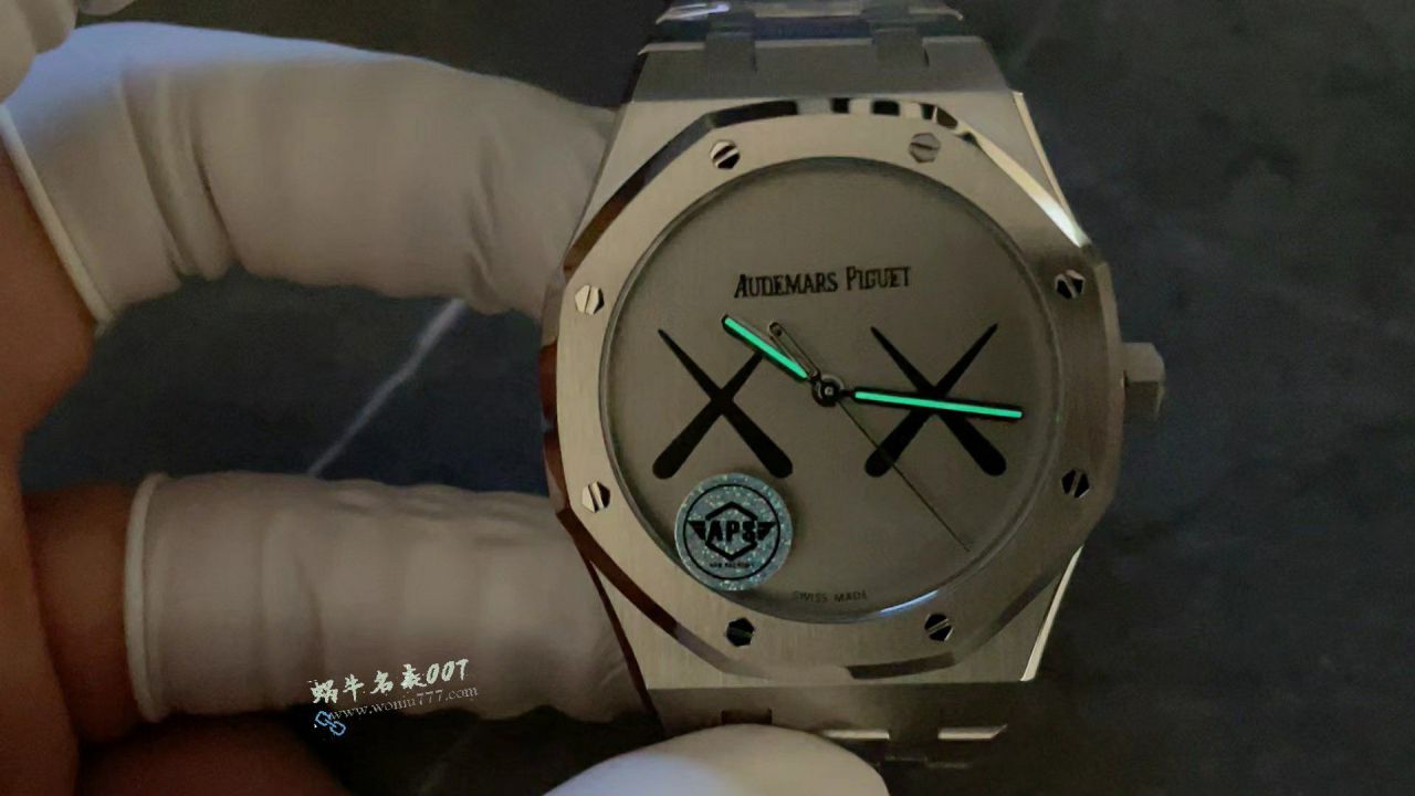APS Factory  Audemars Piguet Audemars Piguet Collaboration kaws 的 new product 15500 / AP315