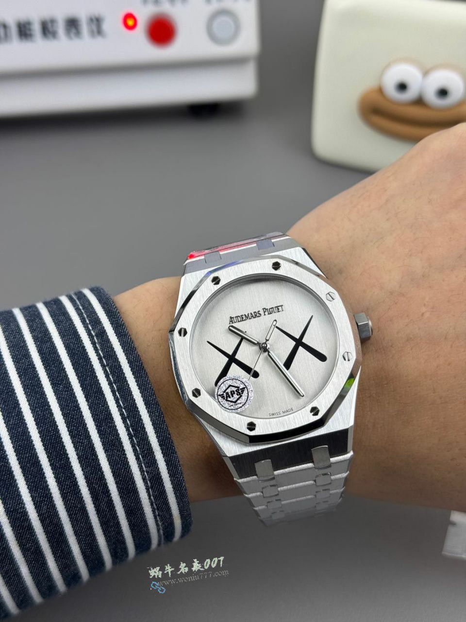 APS Factory  Audemars Piguet Audemars Piguet Collaboration kaws 的 new product 15500 / AP315