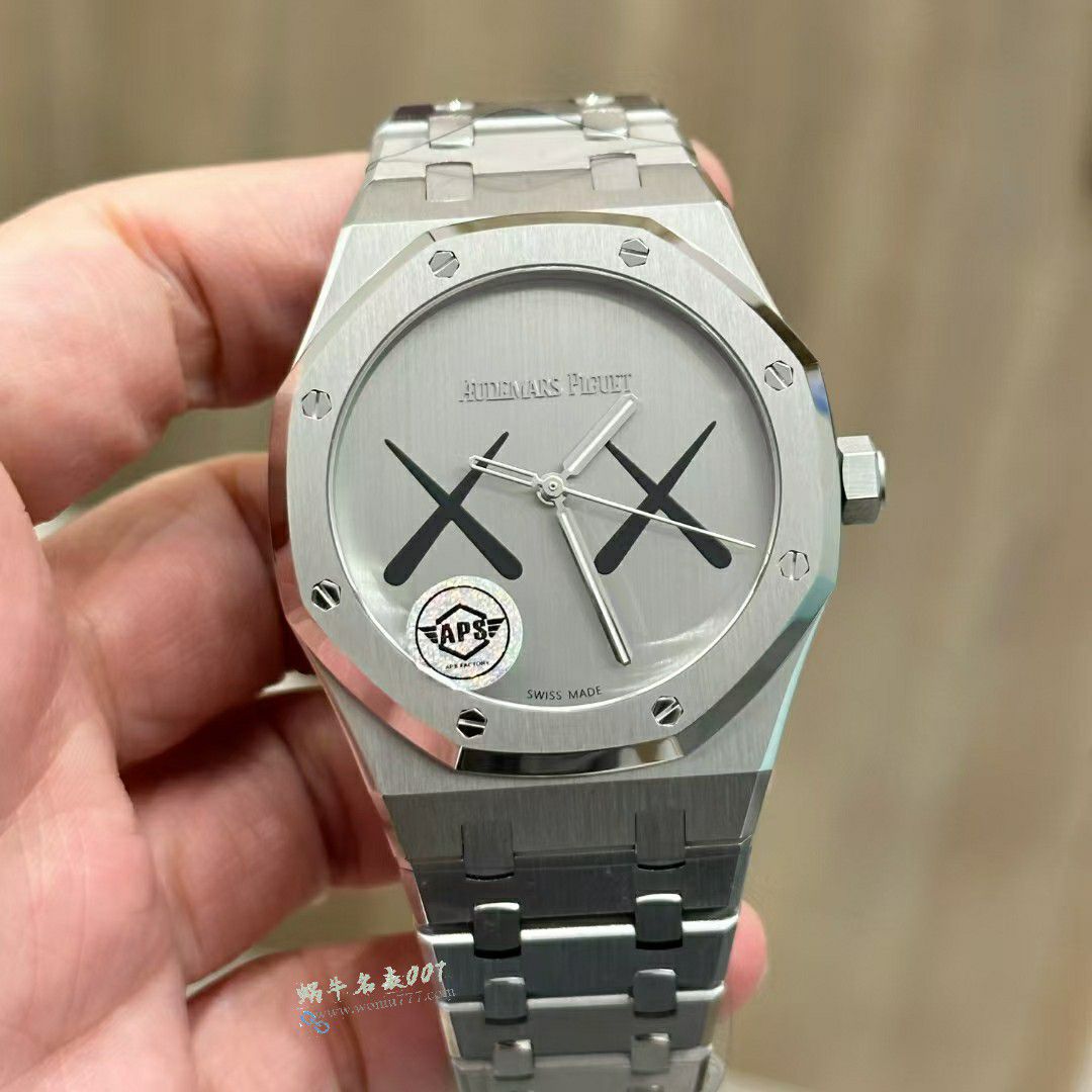 APS Factory  Audemars Piguet Audemars Piguet Collaboration kaws 的 new product 15500 / AP315