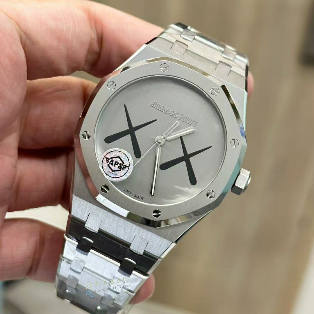 APS Factory  Audemars Piguet Audemars Piguet Collaboration kaws 的 new product 15500 / AP315