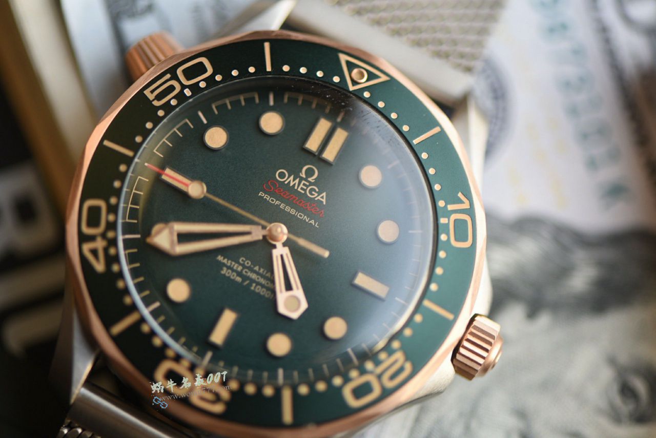 VS Omega   bronze gold  Green 007 No Time to Die   Seamaster 300 super  replica  watch210.90.42.20.10.001 watches  / VS827