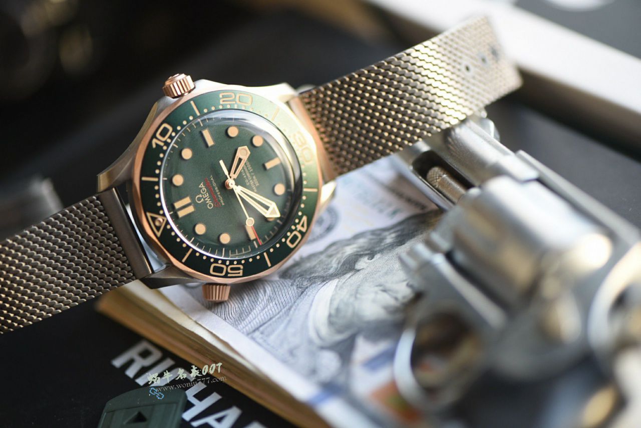 VS Omega   bronze gold  Green 007 No Time to Die   Seamaster 300 super  replica  watch210.90.42.20.10.001 watches  / VS827