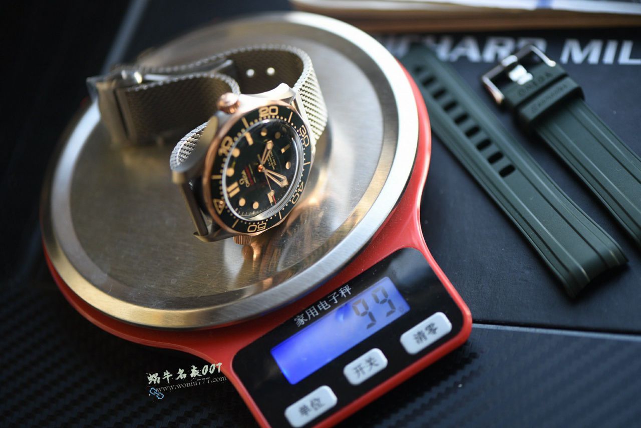 VS Omega   bronze gold  Green 007 No Time to Die   Seamaster 300 super  replica  watch210.90.42.20.10.001 watches  / VS827