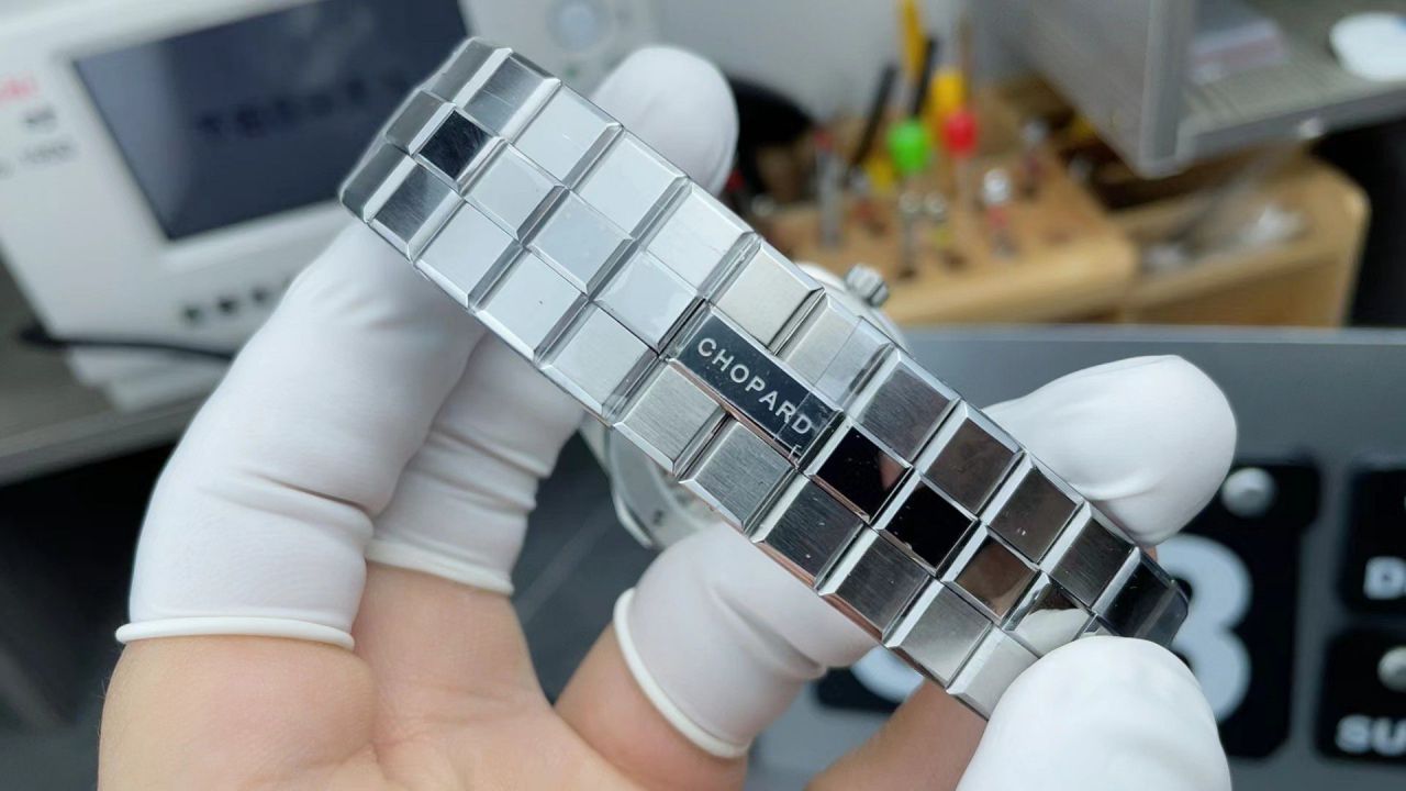 GH Chopard Snow Mountain Proud Wings  replica  watch298600-3001 watches  / XB090