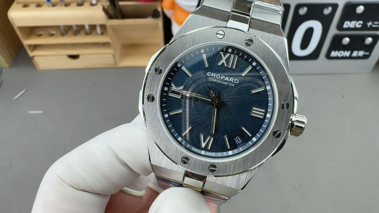 GH Chopard Snow Mountain Proud Wings  replica  watch298600-3001 watches  / XB090