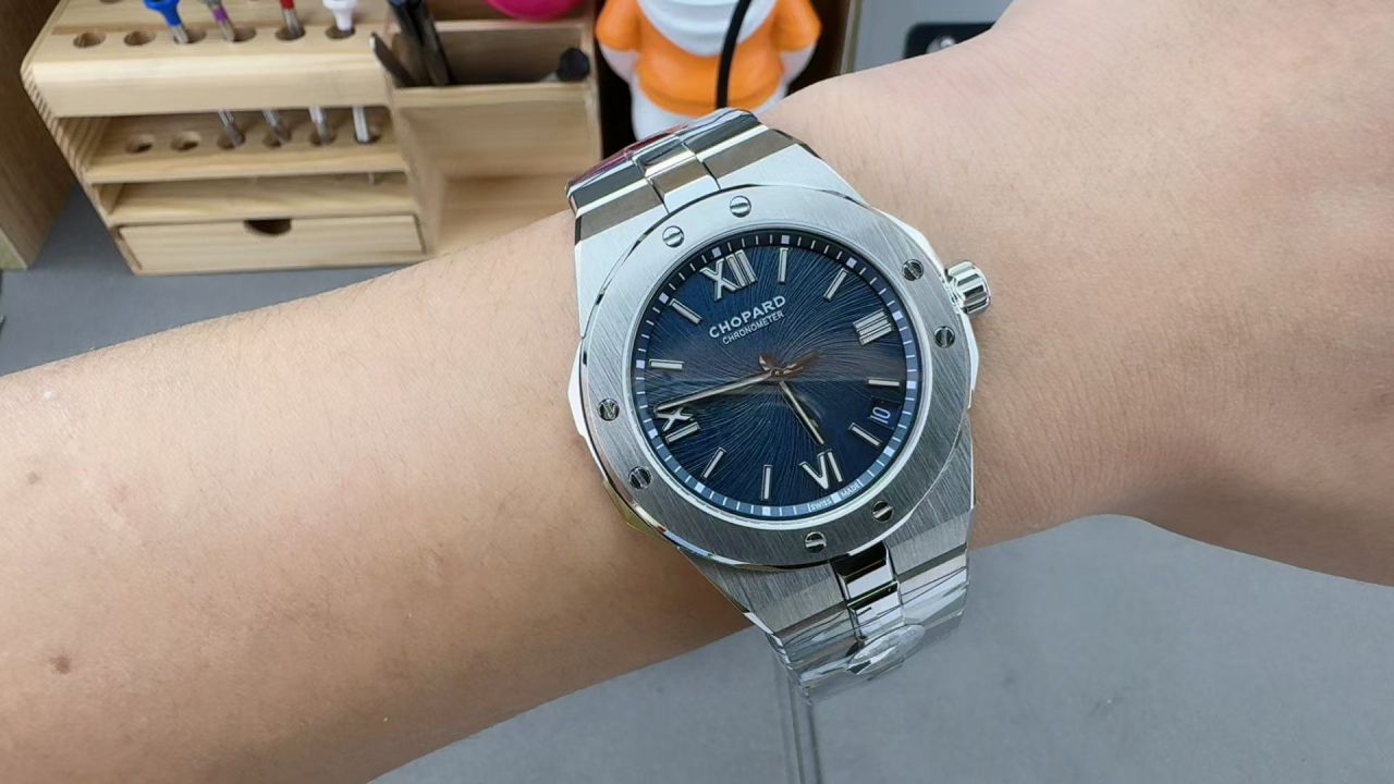 GH Chopard Snow Mountain Proud Wings  replica  watch298600-3001 watches  / XB090