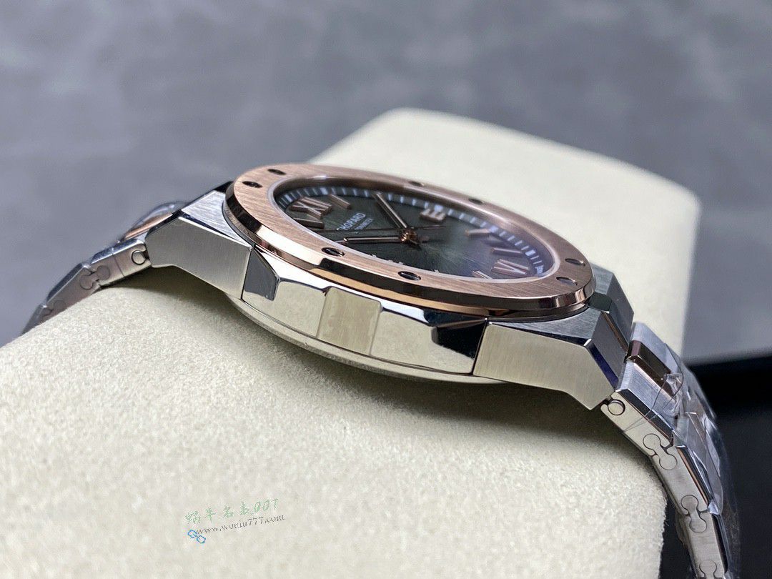 GH Chopard Snow Mountain Proud Wings  set  / XB092