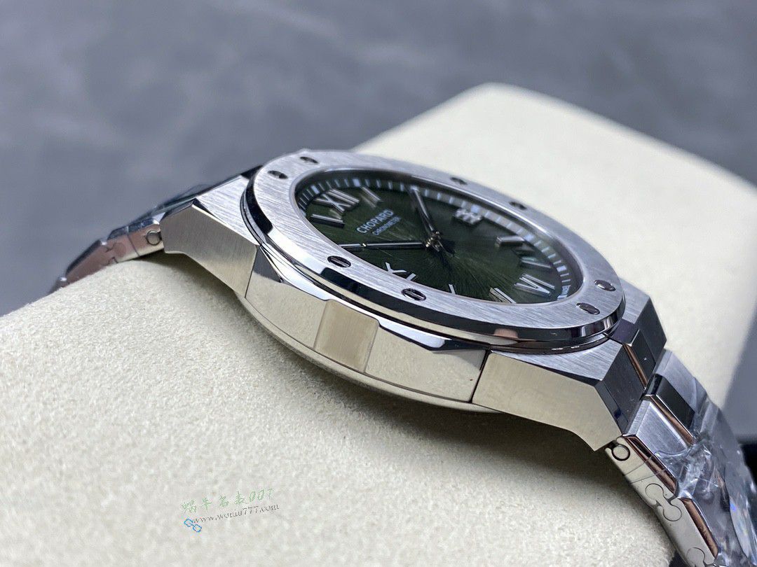 GH Chopard Snow Mountain Proud Wings  set  / XB092