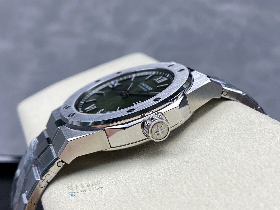 GH Chopard Snow Mountain Proud Wings  set  / XB092