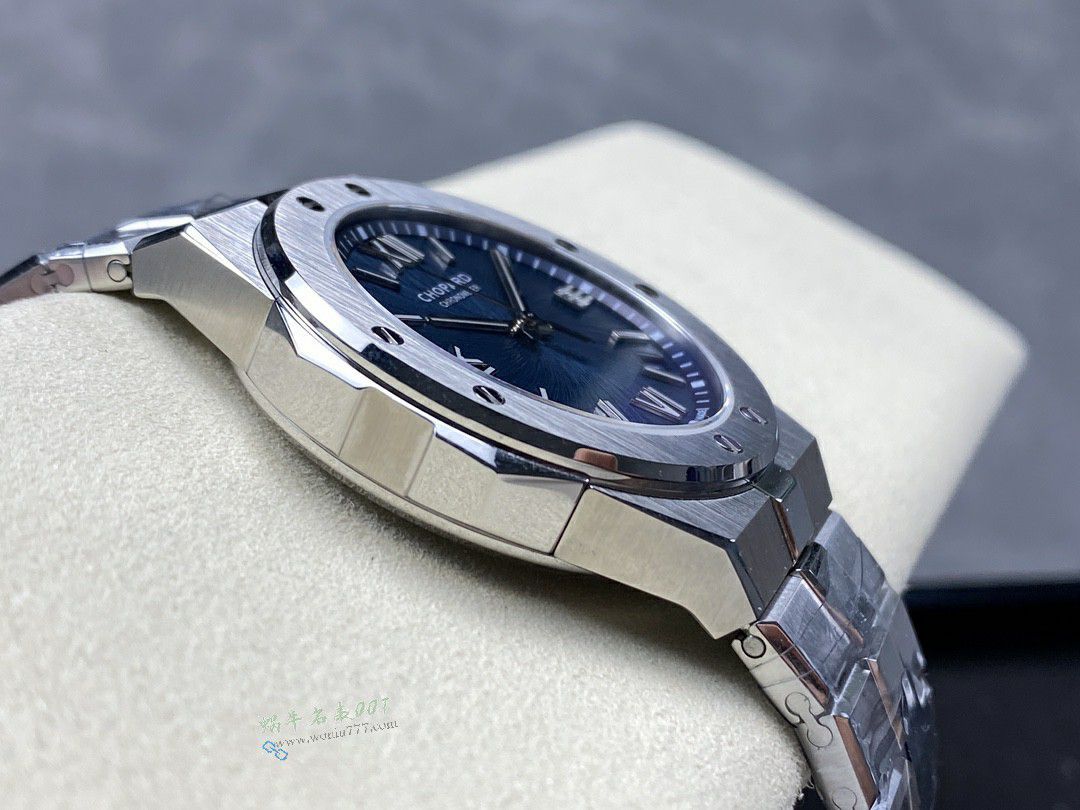 GH Chopard Snow Mountain Proud Wings  set  / XB092