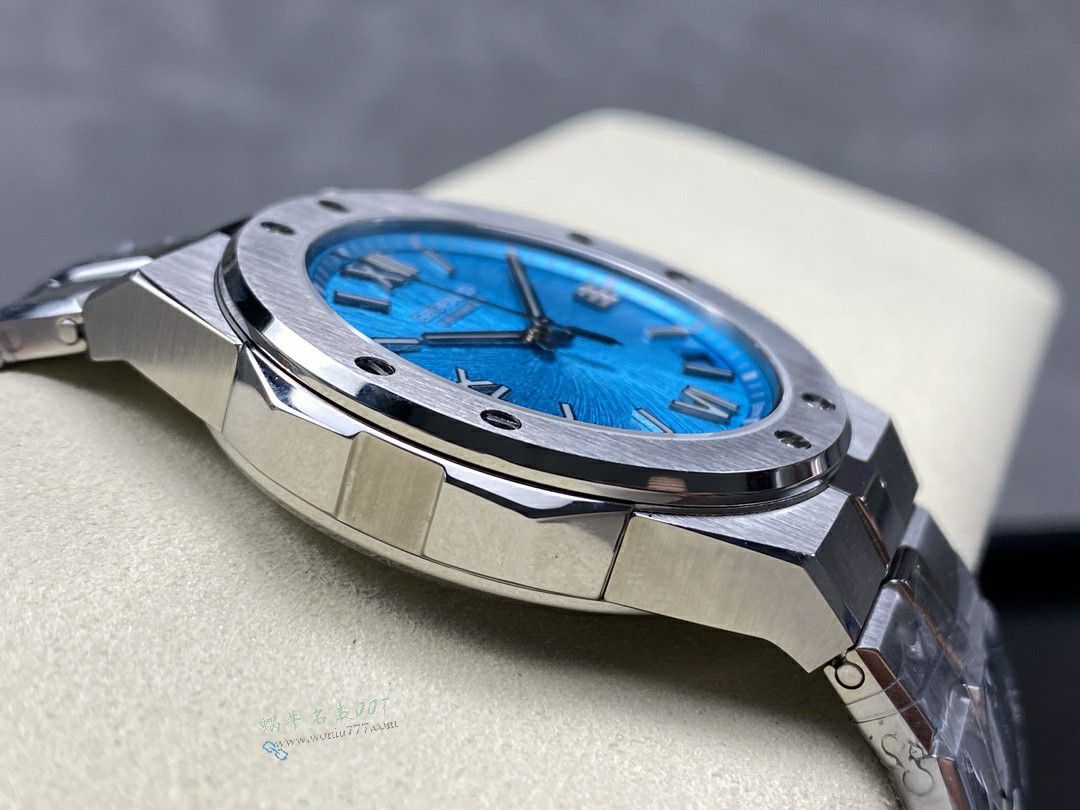 GH Chopard Snow Mountain Proud Wings  set  / XB092