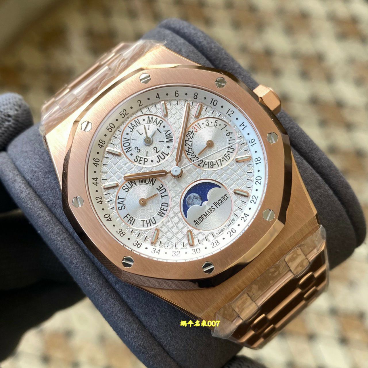 APS Factory Audemars Piguet Royal Oak TOP replica  watch26574OR.OO.1220OR.01 watches  / AP335