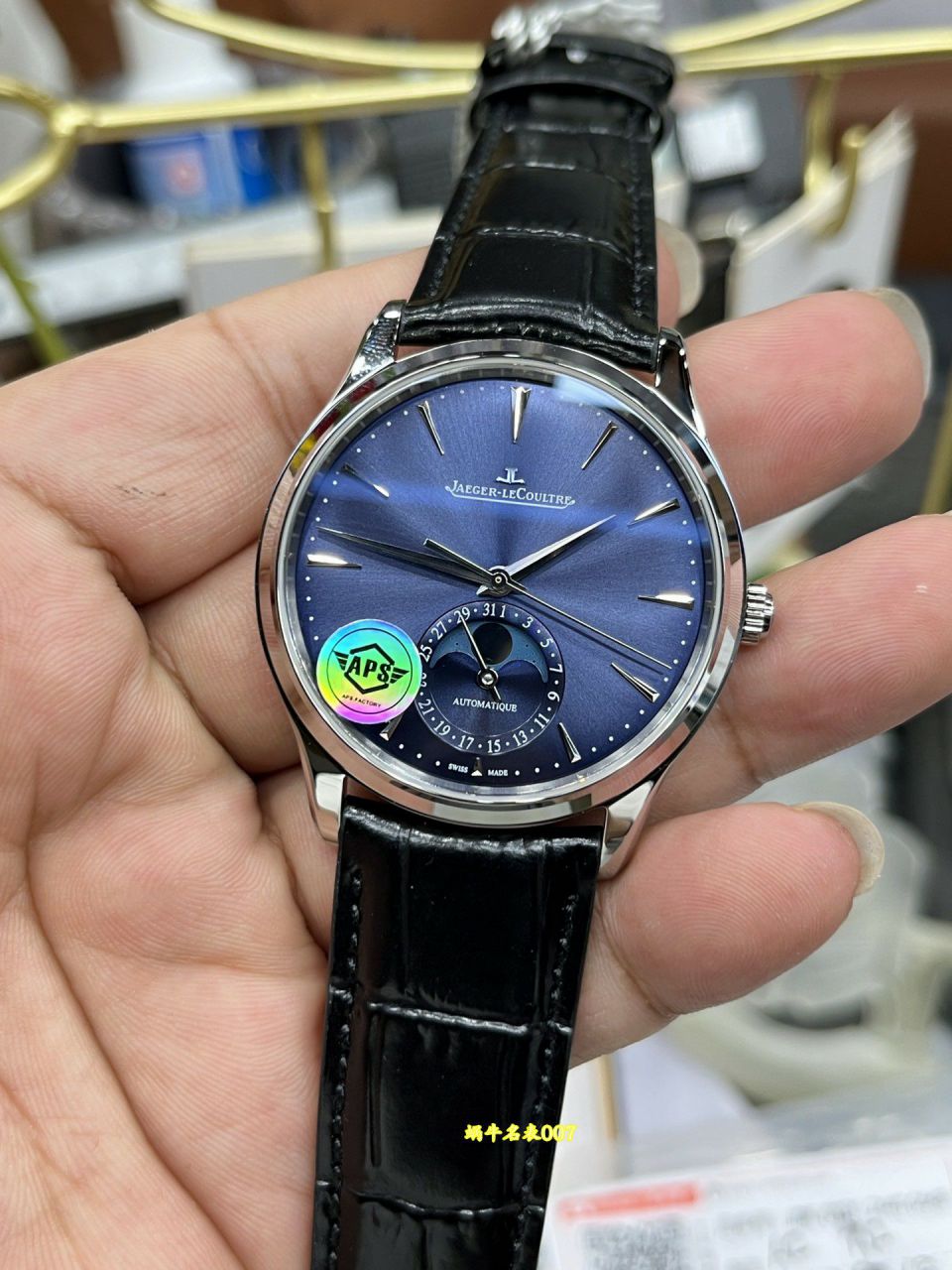  Video review APSJaeger-LeCoultre Moon Phase  Ultra-thin  Master Collection  series Q1368480 watches  / JJ207