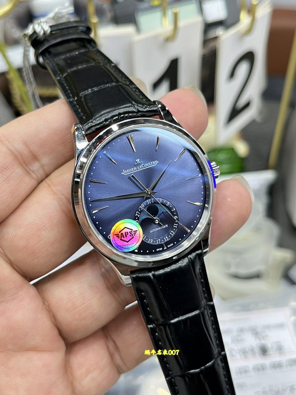  Video review APSJaeger-LeCoultre Moon Phase  Ultra-thin  Master Collection  series Q1368480 watches  / JJ207