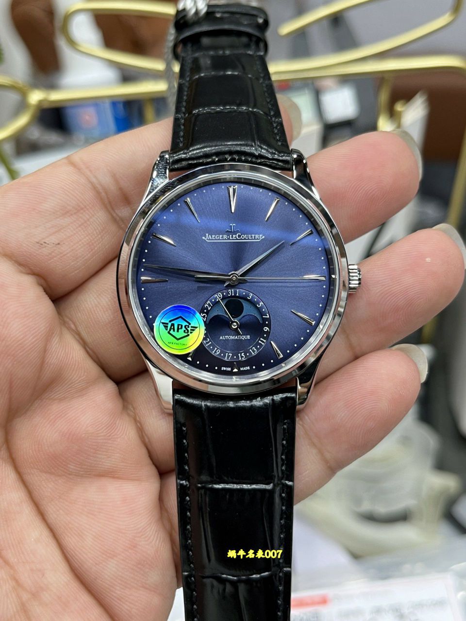  Video review APSJaeger-LeCoultre Moon Phase  Ultra-thin  Master Collection  series Q1368480 watches  / JJ207