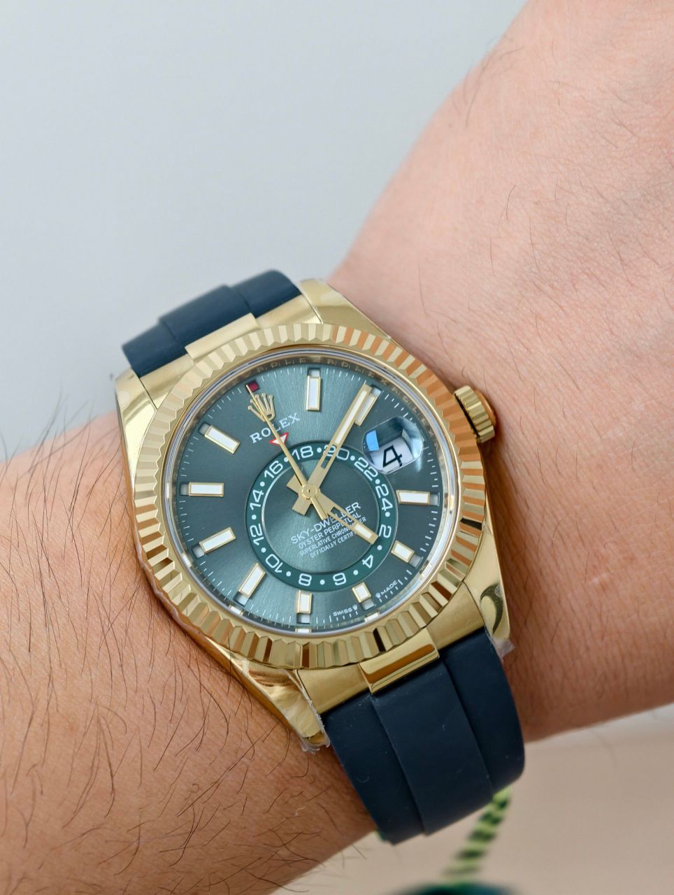 ZF Skywalker ROLEXRolexSky-Dweller  Matching weight version  Rose gold green face small quantity arrival  / R997