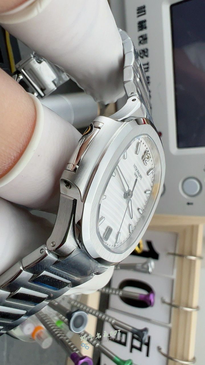 3K Patek Philippe Aquanaut Collection  series 7118/1A-010  Women  watches ( Nautilus ) / BD518