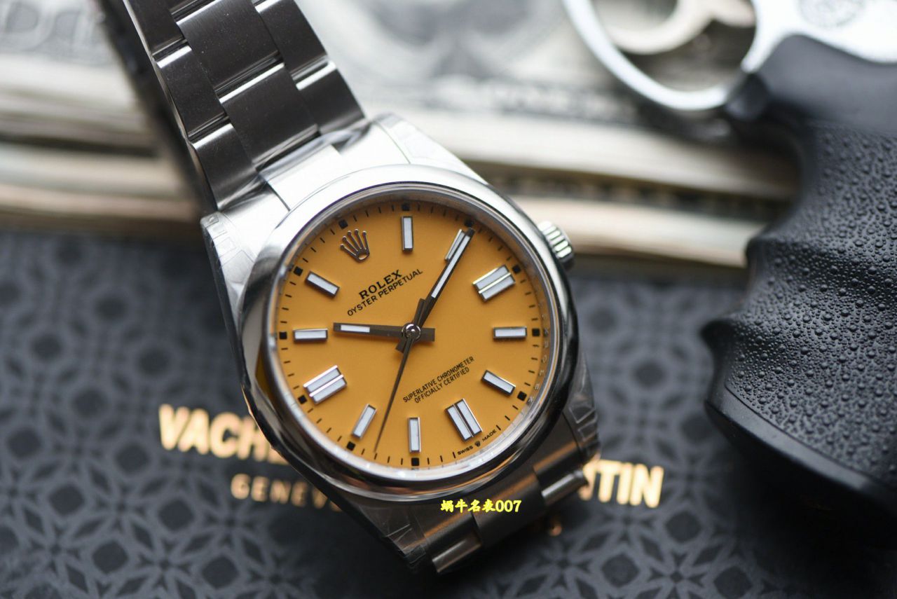 vs Rolex  Oyster Perpetual  41 mm m124300-0004 watches  / R1005