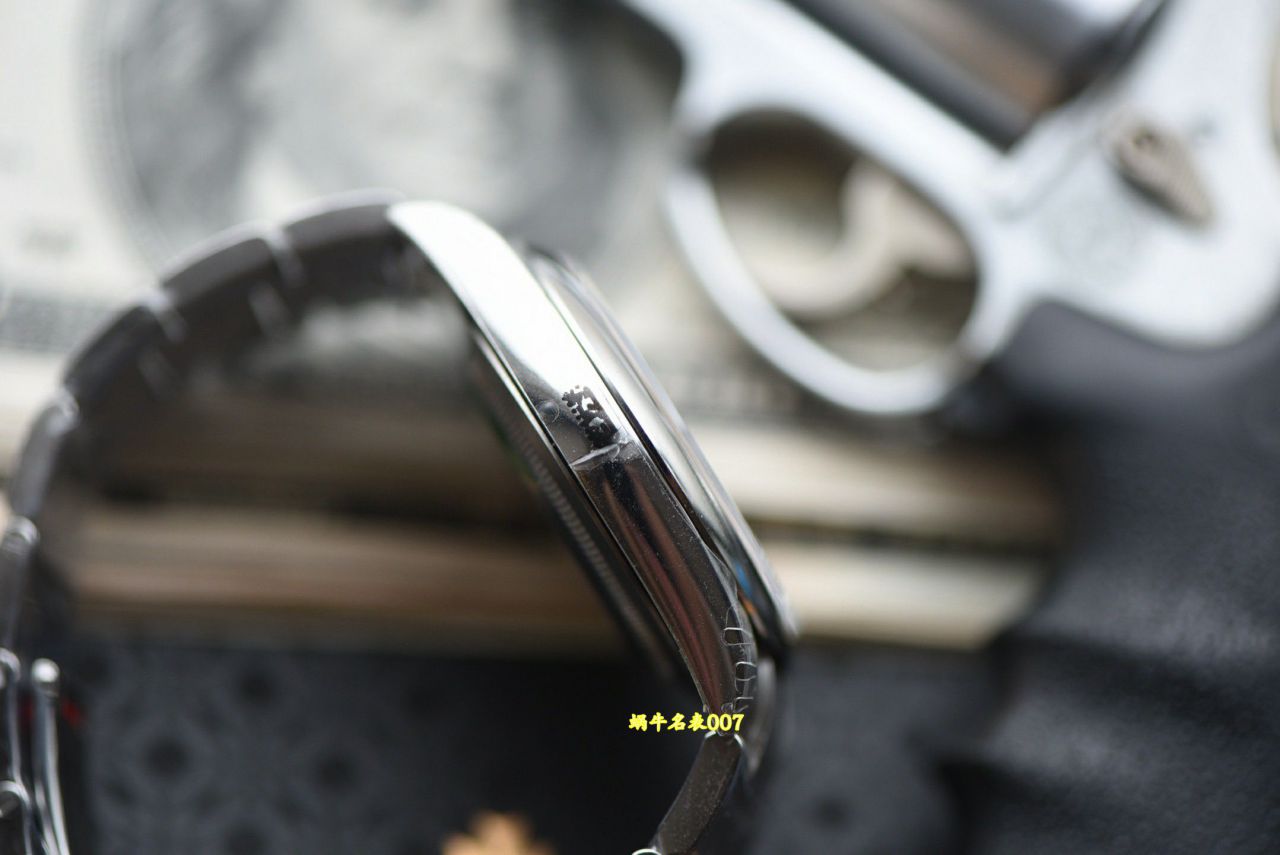 vs Rolex  Oyster Perpetual  41 mm m124300-0004 watches  / R1005