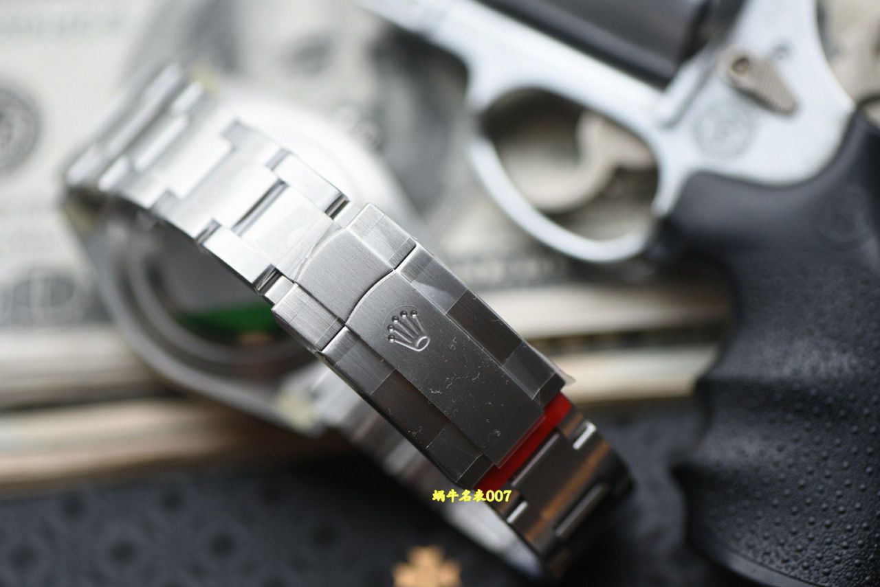 vs Rolex  Oyster Perpetual  41 mm m124300-0004 watches  / R1005