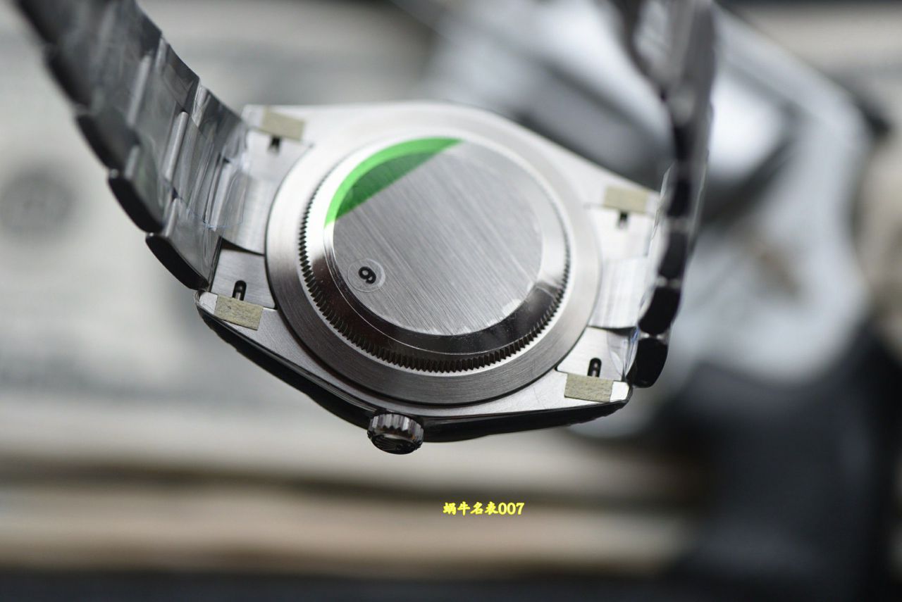 vs Rolex  Oyster Perpetual  41 mm m124300-0004 watches  / R1005