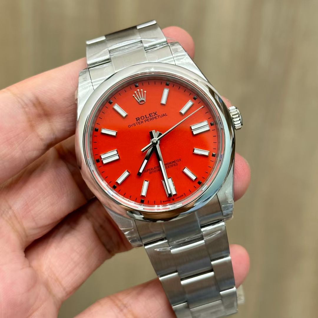 vs Rolex  Oyster Perpetual  41 mm m124300-0004 watches  / R1005