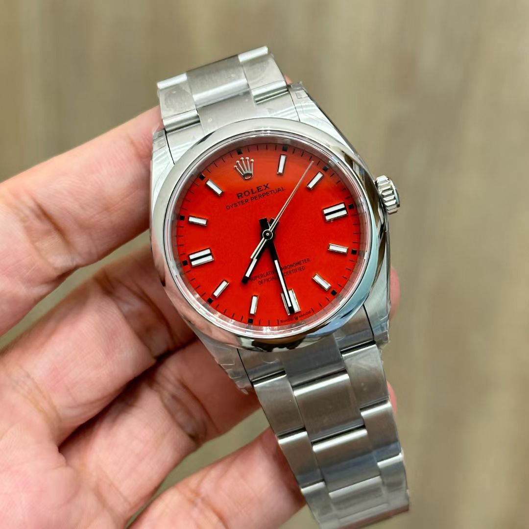 vs Rolex  Oyster Perpetual  41 mm m124300-0004 watches  / R1005