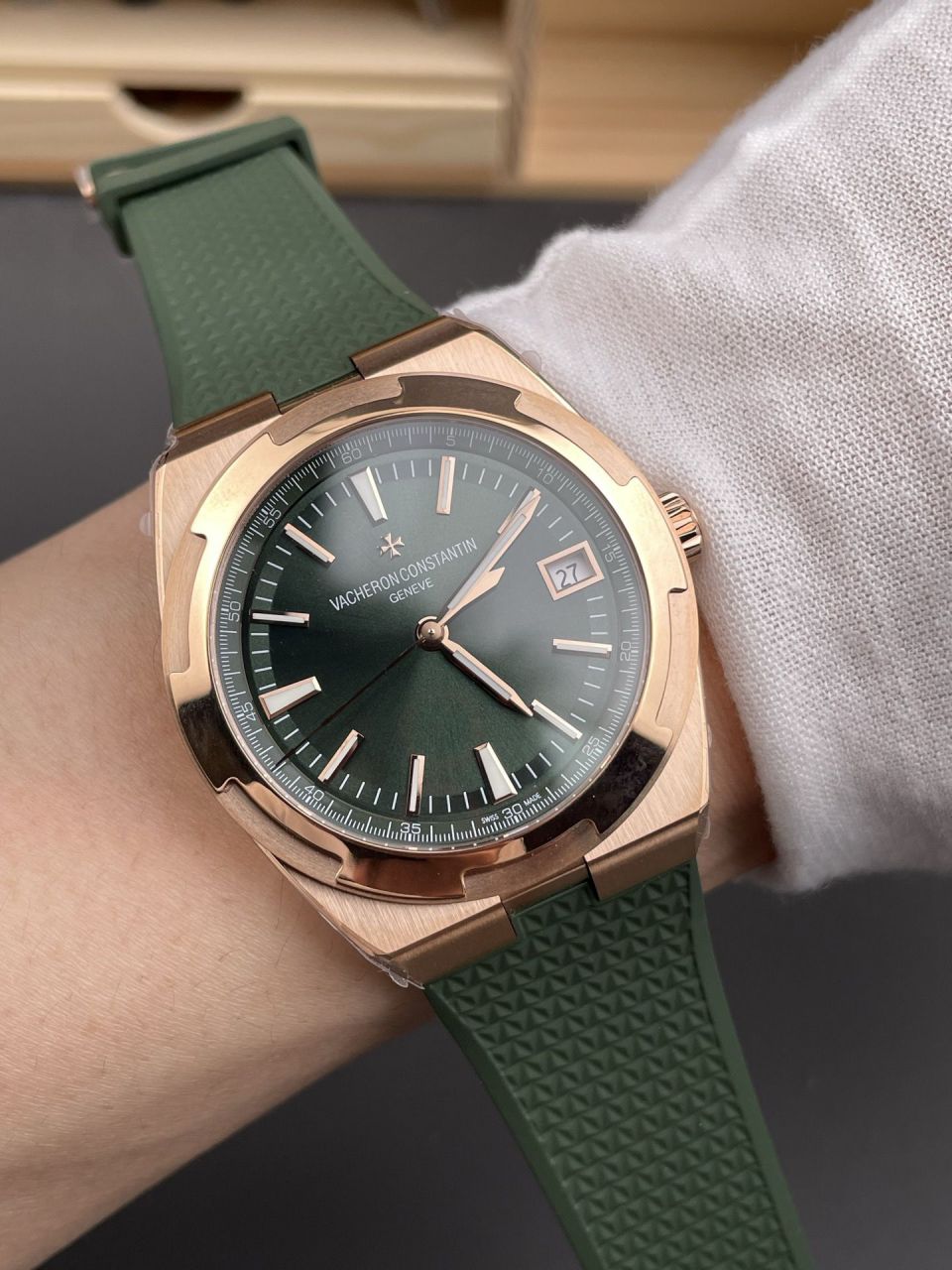 8F Vacheron Constantin Overseas  series 4520V/210R-B967 watches  / JS281