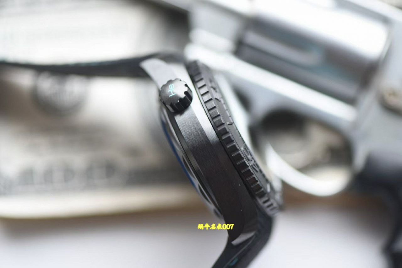 VS Factory OmegaTOP replica  watch  Seamaster  World Time 600 meters 215.92.46.22.01.006 watches  / VS833