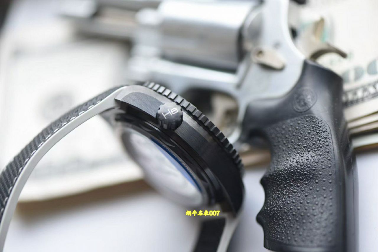 VS Factory OmegaTOP replica  watch  Seamaster  World Time 600 meters 215.92.46.22.01.006 watches  / VS833