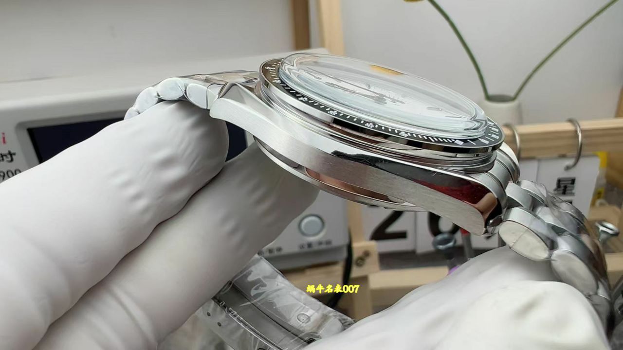 OM Omega Speedmaster  series  replica 310.30.42.50.04.001 watches  / VS838