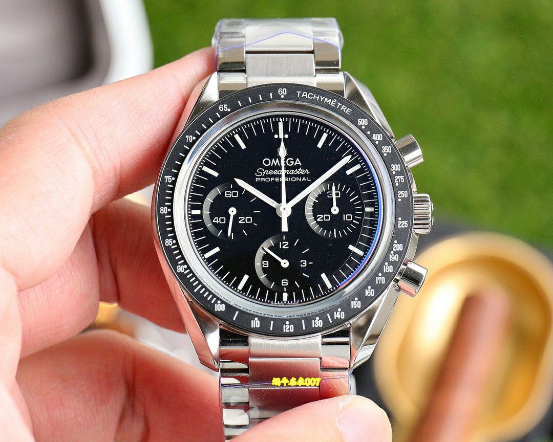 OM Omega Speedmaster  Professional Moonwatch  310.30.42.50.01.002 watches  / VS839