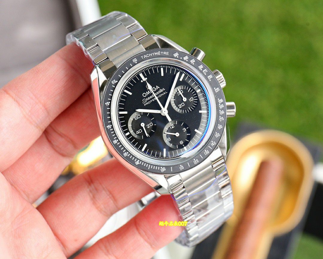 OM Omega Speedmaster  Professional Moonwatch  310.30.42.50.01.002 watches  / VS839