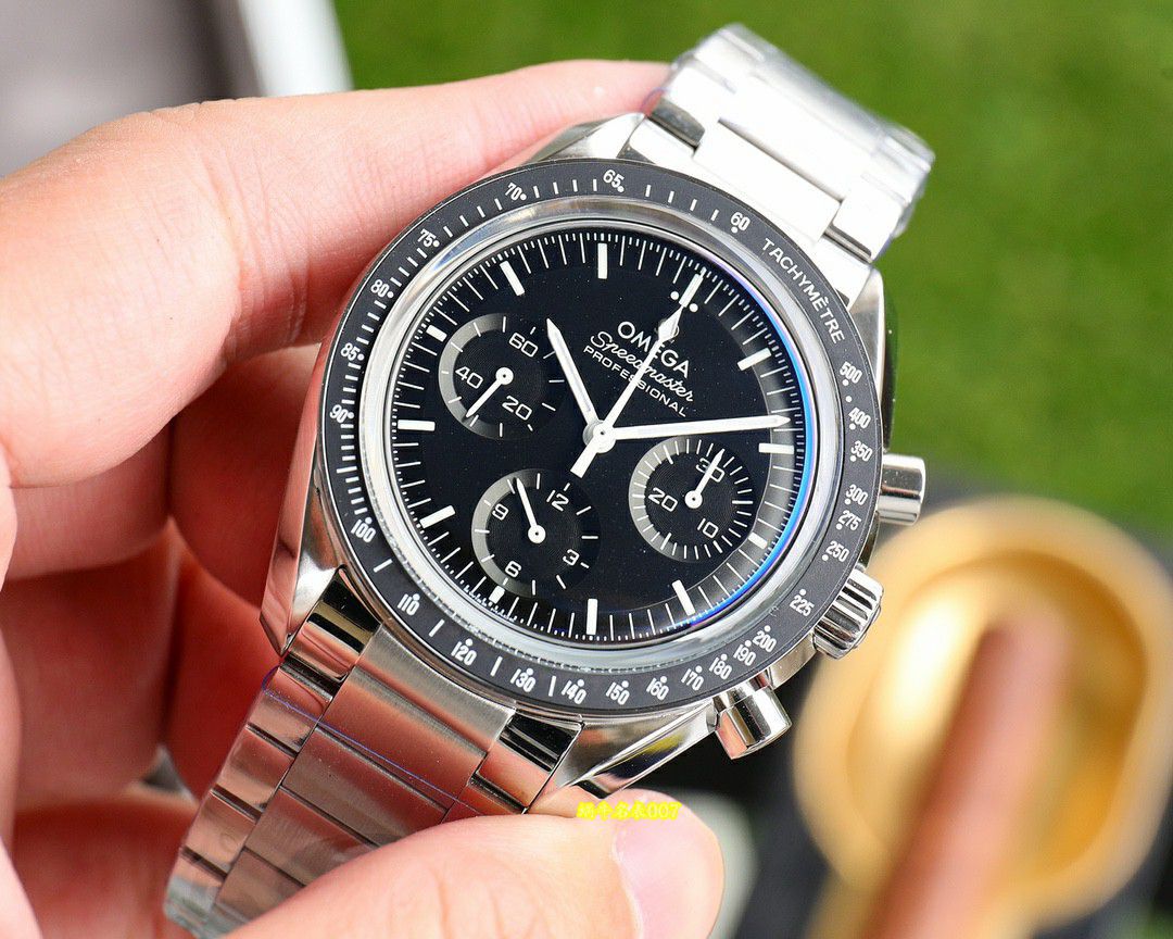 OM Omega Speedmaster  Professional Moonwatch  310.30.42.50.01.002 watches  / VS839