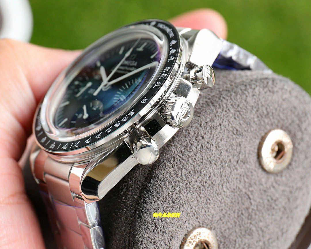 OM Omega Speedmaster  Professional Moonwatch  310.30.42.50.01.002 watches  / VS839