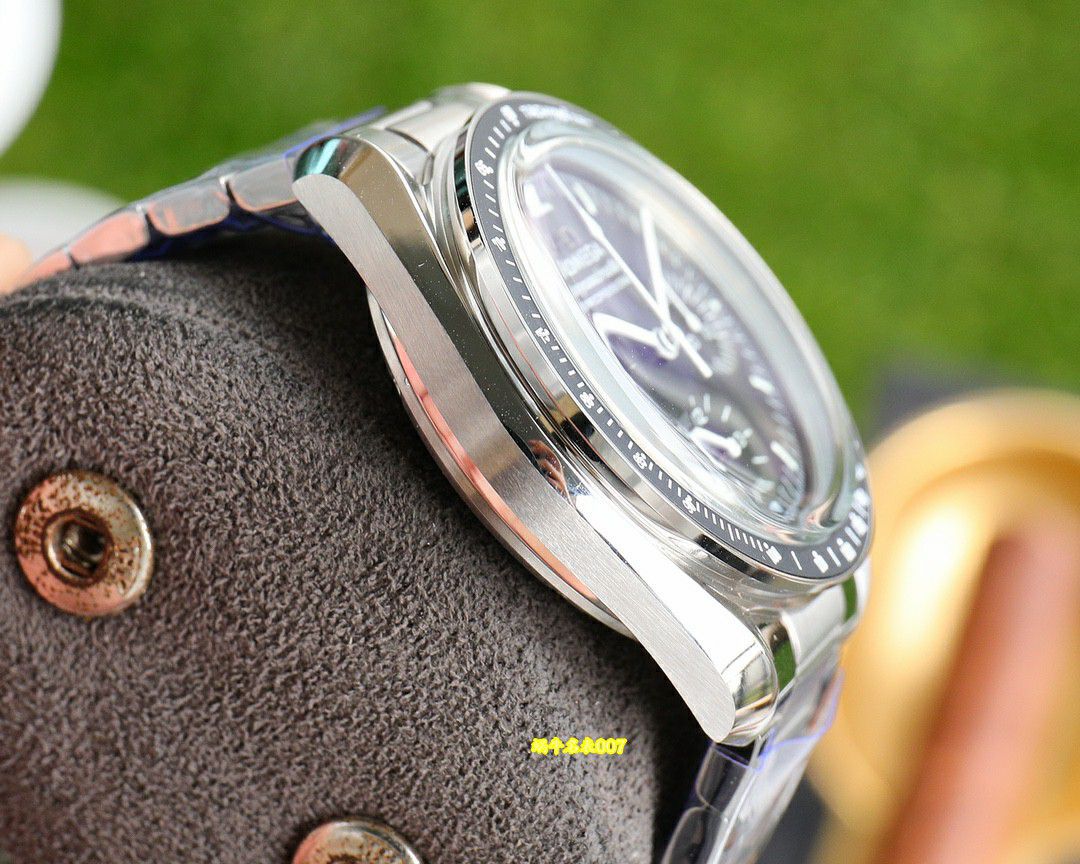 OM Omega Speedmaster  Professional Moonwatch  310.30.42.50.01.002 watches  / VS839