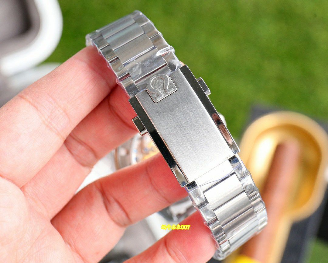 OM Omega Speedmaster  Professional Moonwatch  310.30.42.50.01.002 watches  / VS839