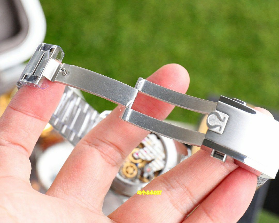 OM Omega Speedmaster  Professional Moonwatch  310.30.42.50.01.002 watches  / VS839