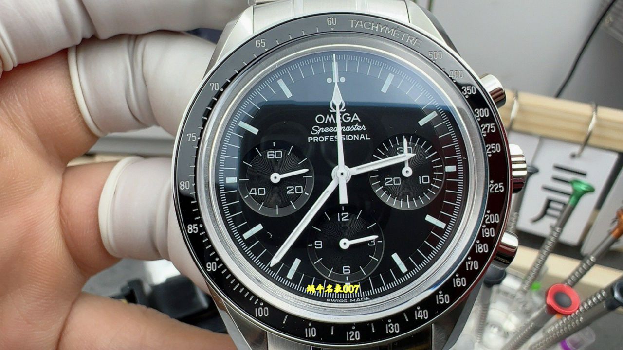 OM  Omega Speedmaster  series 310.30.42.50.01.001 watches  / VS850