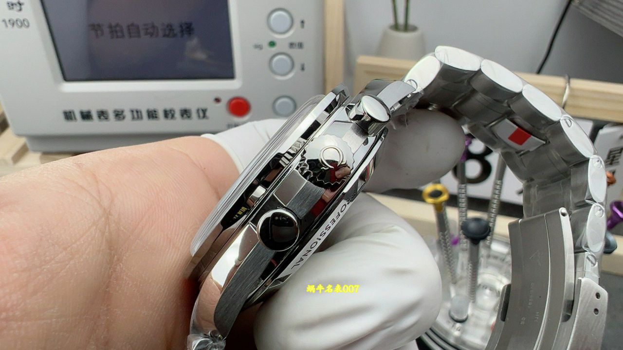 OM  Omega Speedmaster  series 310.30.42.50.01.001 watches  / VS850